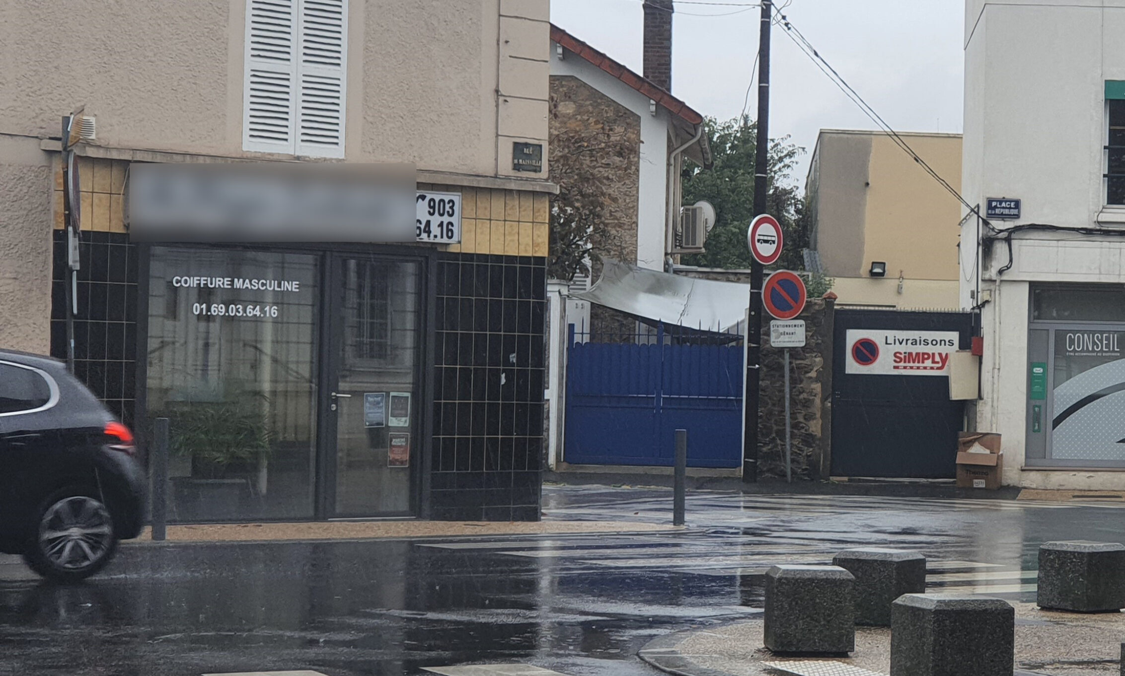 VITRINE FACE CENTRE VILLE ZOOM